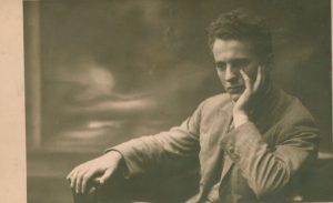 Kompozitorius, pianistas B. Dvarionas. Apie 1930 m. Maironio lietuvių literatūros muziejus. Naudojimo teisės: PD. Nuotrauka iš Europeanos