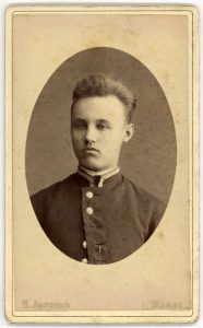 Marcelinas Šikšnys, Šiaulių gimnazijos absolventas. Šiauliai, 1893 metai. Lietuvos nacionalinis dailės muziejus. Naudojimo teisės: PD. Nuotrauka iš Europeanos