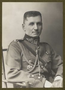 Vyriausiasis kariuomenės vadas generolas Silvestras Žukauskas (1860–1937). Portretas. 1925–1926 m. LNM ATV 16188/3. Lietuvos nacionalinis muziejus. Naudojimo teisės: CC BY. Nuotrauka iš LIMIS