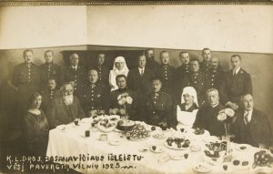 Daktaro J. Basanavičiaus išleistuvės Kauno karo ligoninėje į pavergtą Vilnių. 1925 m. Lietuvos liaudies buities muziejus. Naudojimo teisės: PD. Nuotrauka iš Europeanos