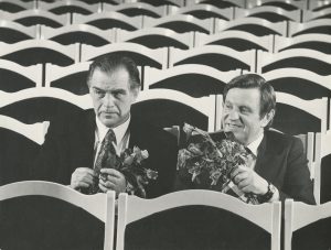 Sigitas Šimkus. Aktorius Laimonas Noreika ir poetas Justinas Marcinkevičius. 1979 m. Lietuvos fotomenininkų sąjunga. Naudojimo teisės: CC BY-NC-ND. Nuotrauka iš Europeanos