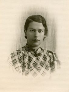 Studentė Gražutė Šlapelytė. 1930 m. Marijos ir Jurgio Šlapelių namas-muziejus. Naudojimo teisės: PD. Nuotrauka iš Europeanos