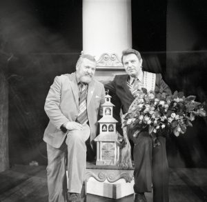 Bernardas Aleknavičius. [P. Gaidys ir J. Marcinkevičius po spektaklio „Katedra“ premjeros]. 1980 m. Klaipėdos apskrities viešoji I. Simonaitytės biblioteka. Naudojimo teisės: CC BY-NC-ND. Nuotrauka iš Europeanos