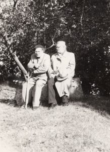 Nežinomas fotografas. Kazys Boruta ir Antanas Venclova. 1958 m. MLLM F3 11154. Maironio lietuvių literatūros muziejus. Naudojimo teisės: PD. Nuotrauka iš LIMIS