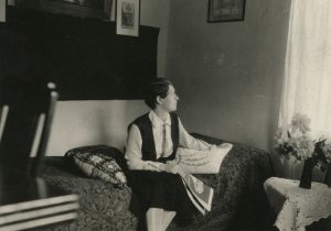 Gražutė Šlapelytė – Švenčionių gimnazijos mokytoja. 1932 m. Marijos ir Jurgio Šlapelių namas-muziejus. Naudojimo teisės: PD. Nuotrauka iš Europeanos
