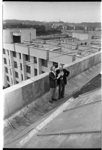Audronius Ulozevičius. [Architektai Vytautas Nasvytis ir Algimantas Nasvytis]: [negatyvas]. [198-?]. Klaipėdos apskrities Ievos Simonaitytės viešoji biblioteka. Naudojimo teisės: CC BY-NC-ND. Nuotrauka iš Europeanos