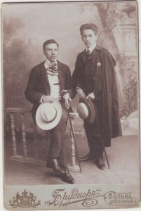 Vincas Krėvė ir Liudas Gira. XX a. pr. Vinco Krėvės-Mickevičiaus memorialinis butas-muziejus. Naudojimo teisės: PD. Nuotrauka iš LIMIS