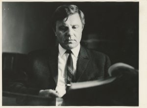 Kazimieras Liubšys. Poetas Justinas Marcinkevičius. 1969 m. VDKM Fa 10581. Vytauto Didžiojo karo muziejus. Naudojimo teisės: CC BY-NC-ND. Nuotrauka iš LIMIS