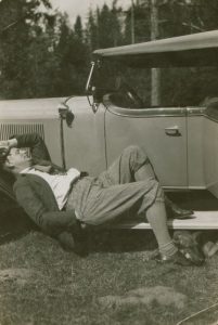 Rašytojas B. Sruoga. Palanga. Apie 1927–1928 m. Maironio lietuvių literatūros muziejus. Naudojimo teisės: PD. Nuotrauka iš Europeanos