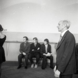 Bernardas Aleknavičius. [Choreografas Juozas Lingys]. 1975 m. Klaipėdos apskrities viešoji I. Simonaitytės biblioteka. Naudojimo teisės: CC BY-NC-ND. Nuotrauka iš Europeanos