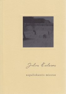 Keleras, Julius. Nepaliekantis miestas. – Vilnius, 2020. Knygos viršelis