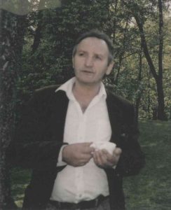 Alfas Pakėnas. Dainuojančiuose šuliniuose. – Vilnius, 2013. Knygos viršelio atvartas