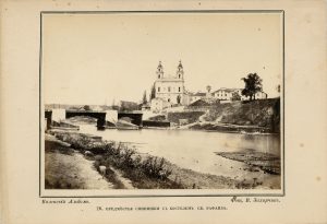Vilhelmas Zacharčikas. Šnipiškių priemiestis su Šv. Rapolo bažnyčia. Fotografija iš „Vilniaus albumo“. Nr. 26. Apie 1866 m. LNDM ED 199092. Lietuvos nacionalinis dailės muziejus. Naudojimo teisės: PD. Nuotrauka iš LIMIS