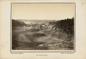 Vilhelmas Zacharčikas. Betliejus [užeiga Markučiuose]. Fotografija iš „Vilniaus albumo“. Nr. 45. Apie 1866 m. LNDM ED 199111. Lietuvos nacionalinis dailės muziejus. Naudojimo teisės: PD. Nuotrauka iš LIMIS