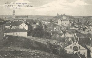 [34] : Wilno - Widok ogólny [Grafika] = Vilnius - Abelnas matymas = Вильно - Oбщій видъ. - [Vilnius] : B. S., [1908] ([Wrocław] Breslau 2 : [Teodor Piętka]). - 1 atvirukas : nespalv.